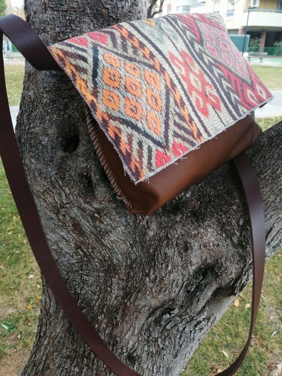 Bolso étnico de cuero